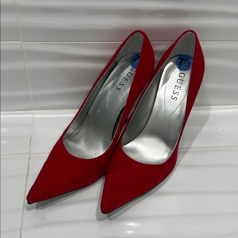 Guess Scarlet Pointed Toe Pumps